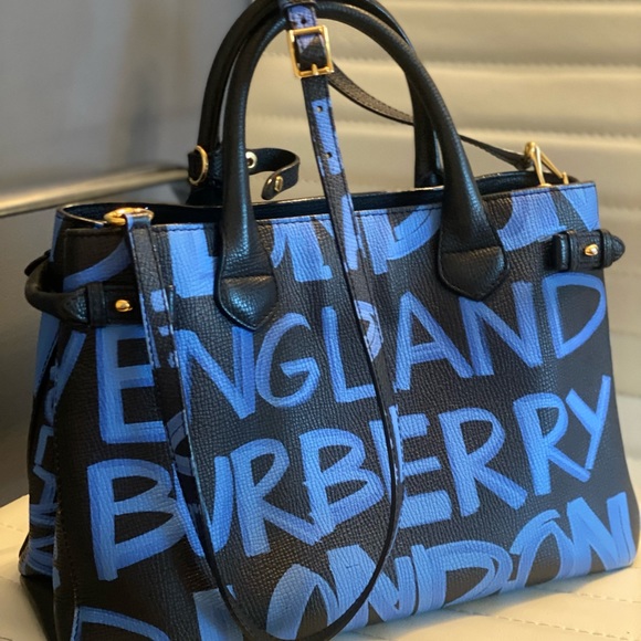 Limited edition Burberry graffiti bag - Picture 3 of 7